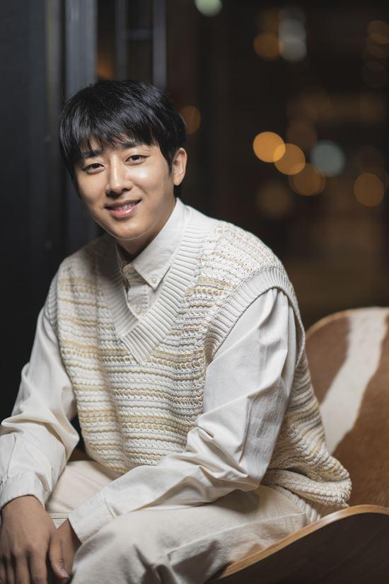 유라시안_파이 포스터